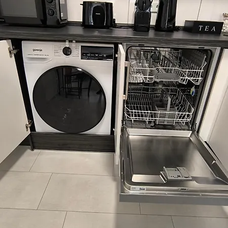 Tolle Lage - Modern - Zentral Gelegen - 2 *